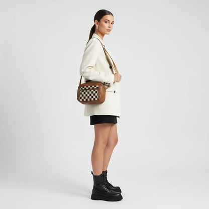 Chessmate – Stylowa i Pojemna Torba na Ramię z Szachownicowym Wzorem